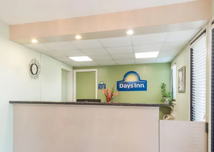 Days Inn By Wyndham San Marcos