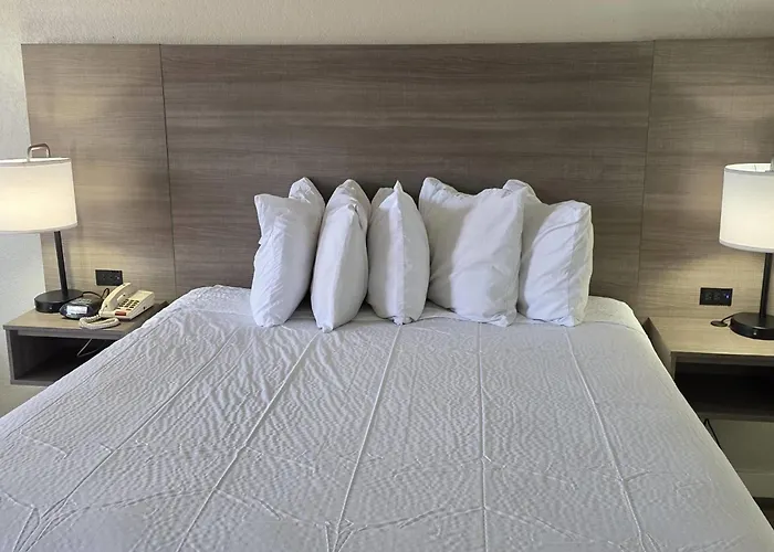 Days Inn By Wyndham San Marcos